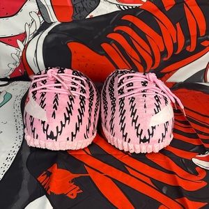 Cozy slippers one size fits all adult sizes 6-11